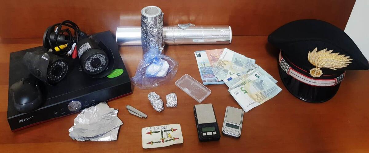 CATANIA: SORPRESI A CONFEZIONARE DROGA, ARRESTATI TRE PUSHER - 