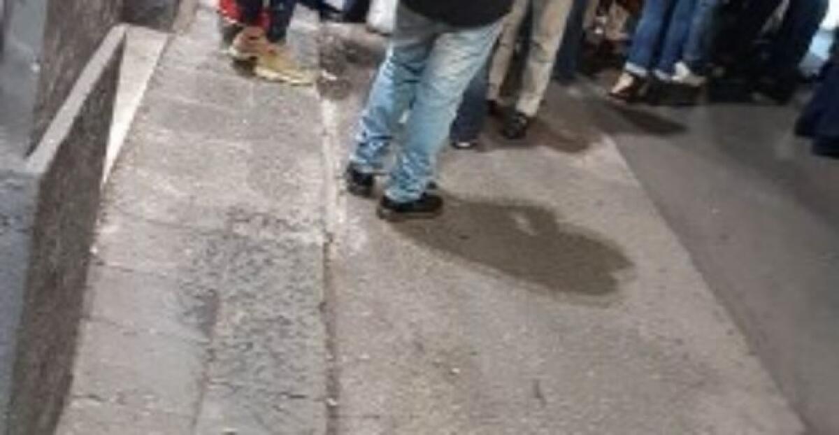 CATANIA, CHIUDE LA STRADA, PER FESTEGGIARE L’INAUGURAZIONE DEL SUO NEGOZIO: DENUNCIATO - 