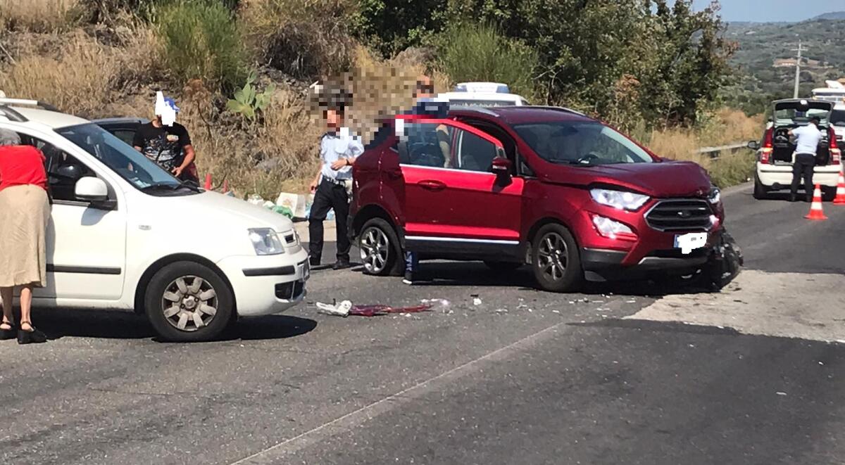 PATERNO’: INCIDENTE, IMPATTO VIOLENTO IN VIA MONGIBELLO - 