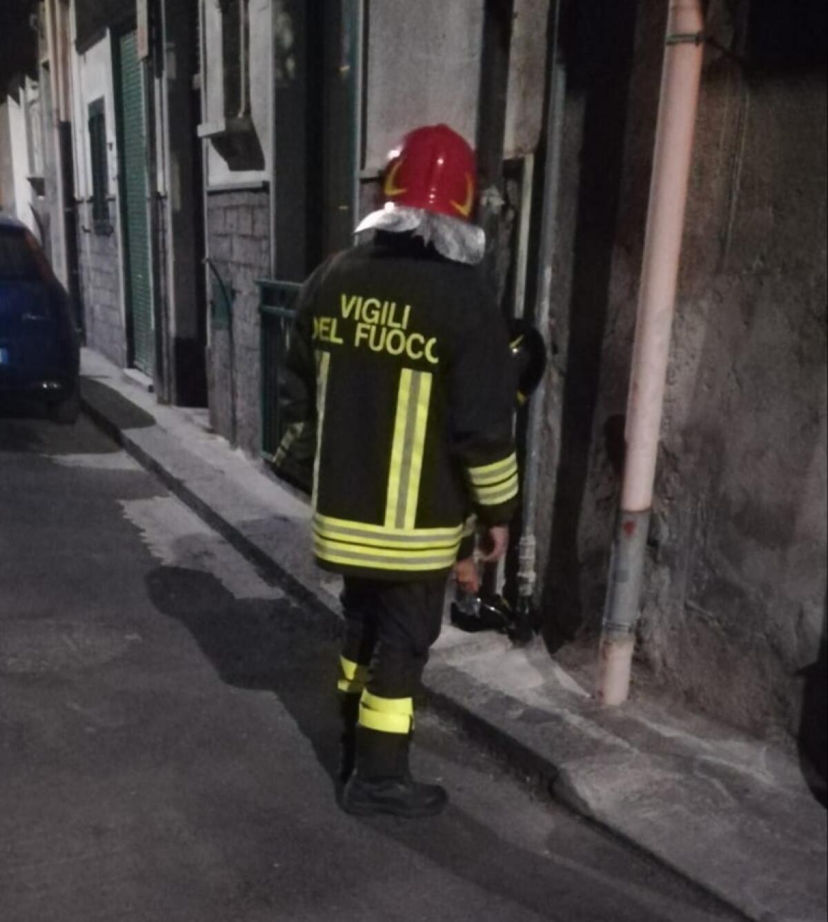 PATERNO' FUGA DI GAS IN VIA LOMBARDO. INTERVENTO DEI VVF - 