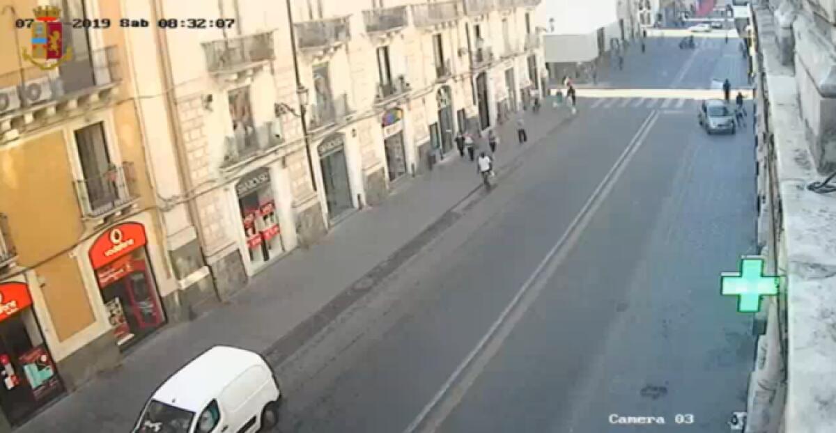 CATANIA, PERDE IL CONTROLLO DELL’AUTO, COLPISCE UN ANZIANO E SCAPPA: DENUNCIATO - 