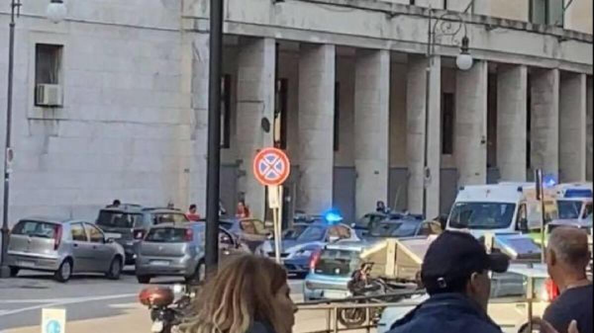 TRIESTE, SPARATORIA DAVANTI ALLA QUESTURA: MORTI DUE POLIZIOTTI - 