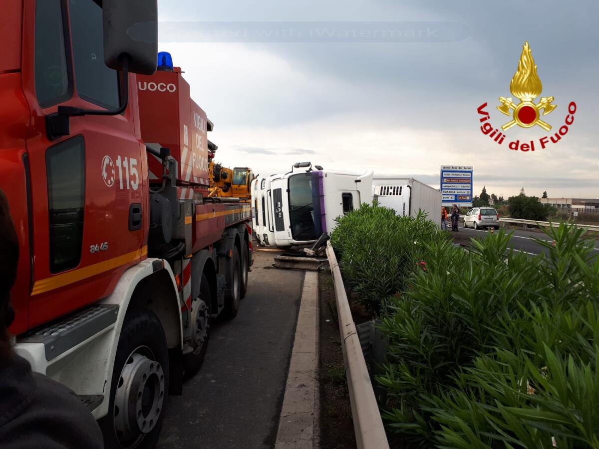 INCIDENTE STRADALE SULLA TANGENZIALE DI CATANIA, TRAFFICO BLOCCATO - 