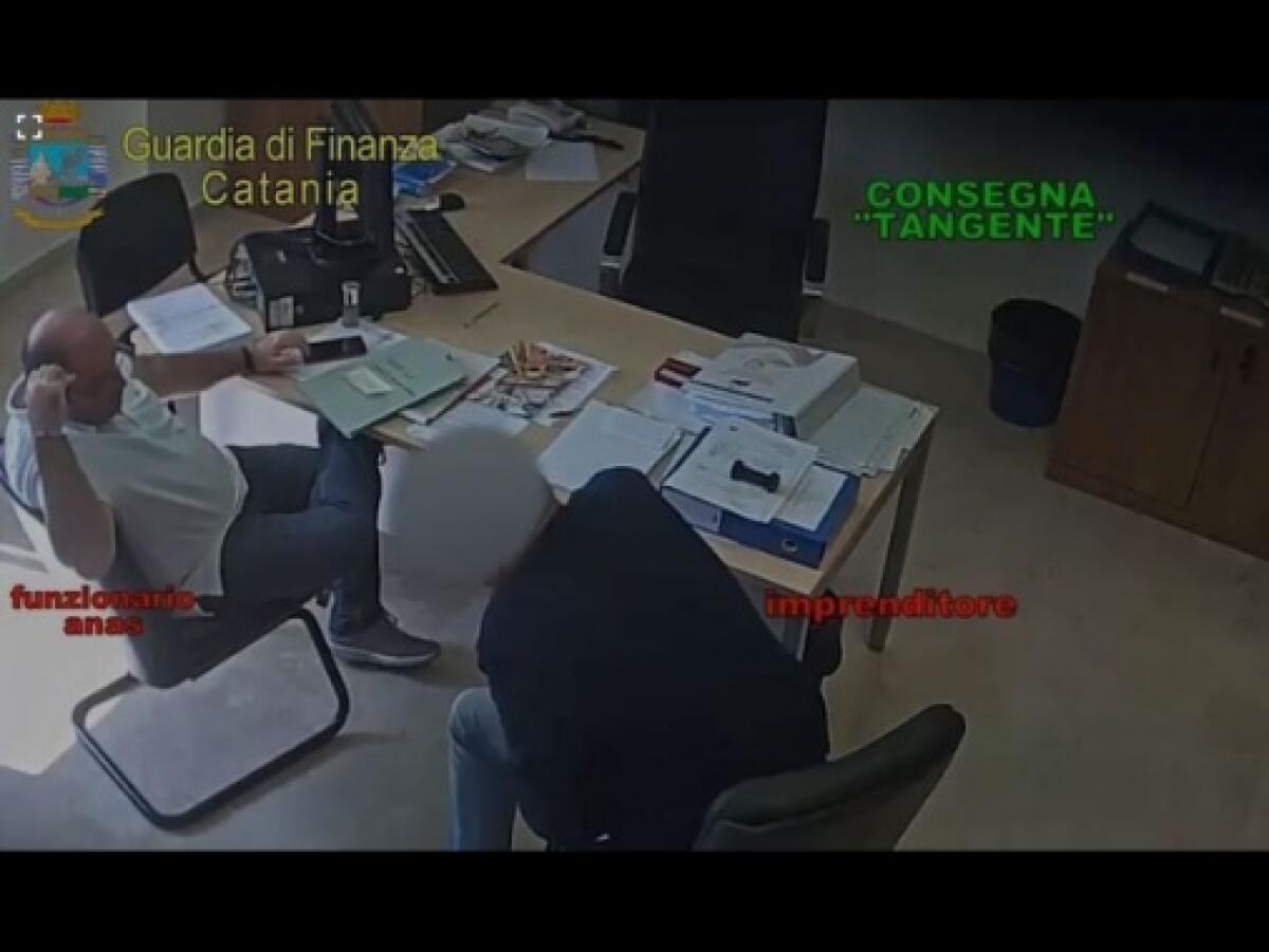 ANAS DI CATANIA: ARRESTATI FUNZIONARI E IMPRENDITORI - 