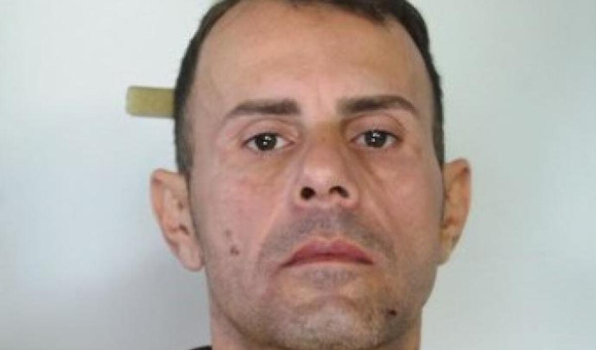 BECCATO RAPINATORE SERIALE DI DONNE: SI NASCONDEVA NEL BAGNO DI UN BAR - 