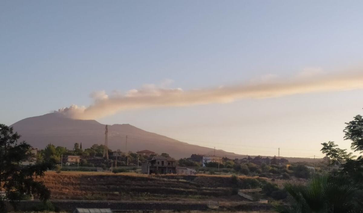 ETNA: NUOVA FORTE EMISSIONE DI CENERE - 