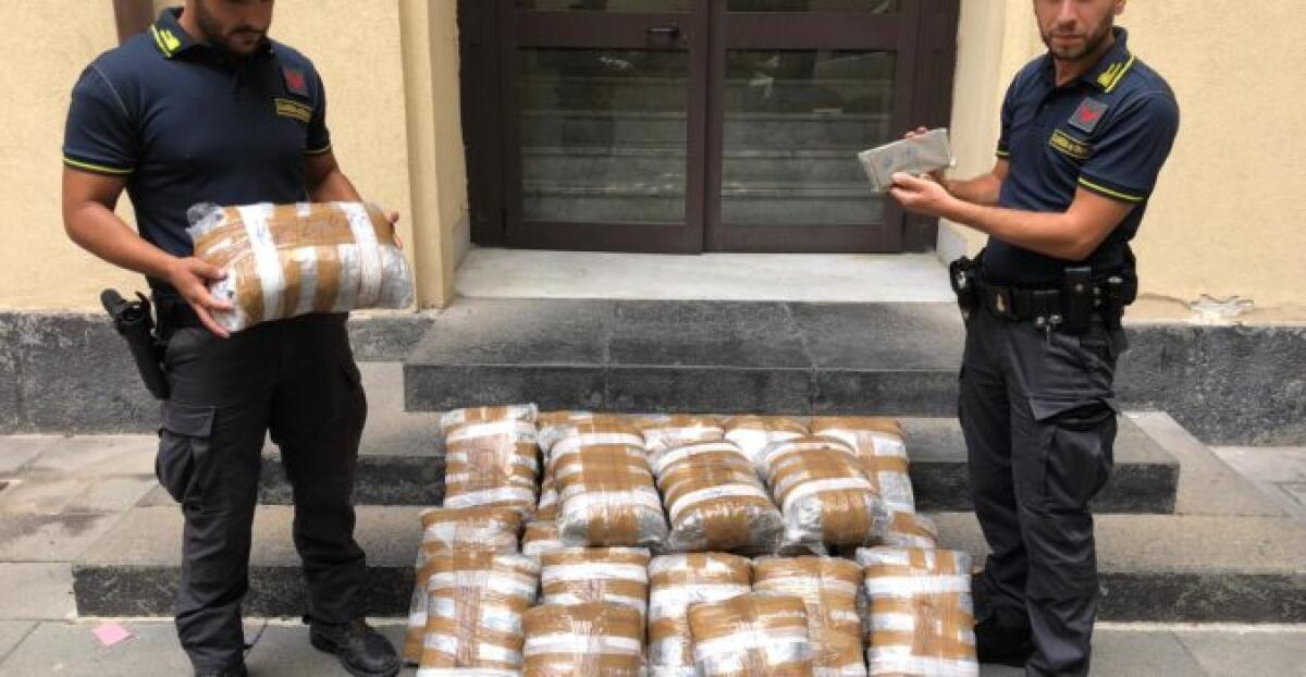 CATANIA, SEQUESTRATI DALLA GUARDIA DI FINANZA 400 CHILI DI STUPEFACENTI IN 5 MESI - 