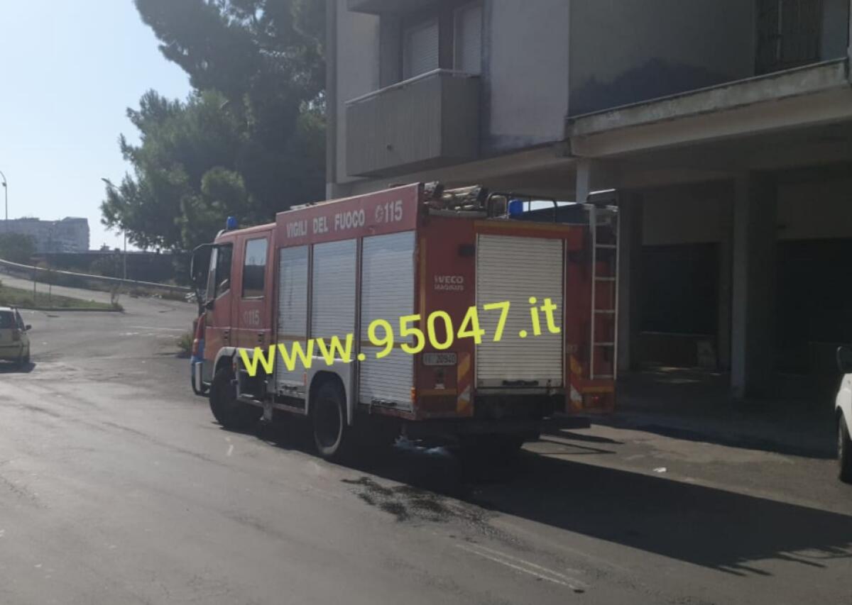 PATERNO': INCENDIO IN CASA, SOCCORSA ANZIANA - 
