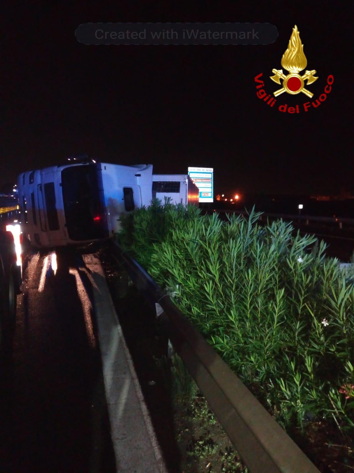 CAMION RIBALTATO IN TANGENZIALE: RIPRISTINATA LA CIRCOLAZIONE