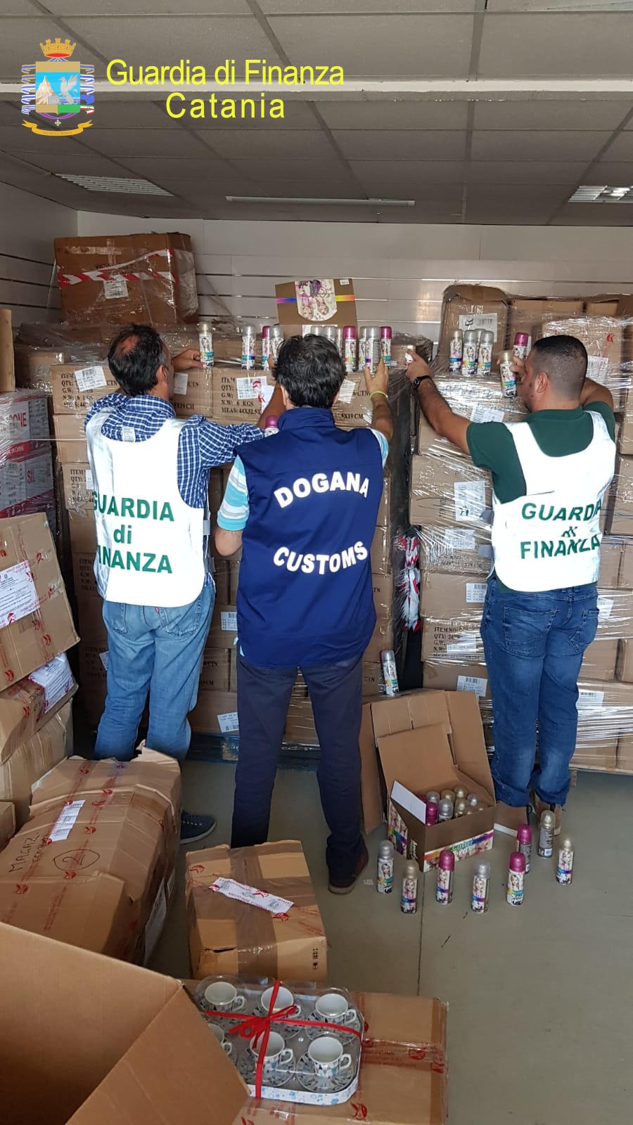 MISTERBIANCO SEQUESTRATI OLTRE UN MILIONE DI ARTICOLI ILLECITI. DENUNCIATO UN CITTADINO CINESE.