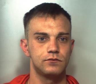 CATANIA, RUBA DELLE BORSE E INSEGUITO DAI CARABINIERI LE LANCIA ALL’INTERNO DELLA PREFETTURA