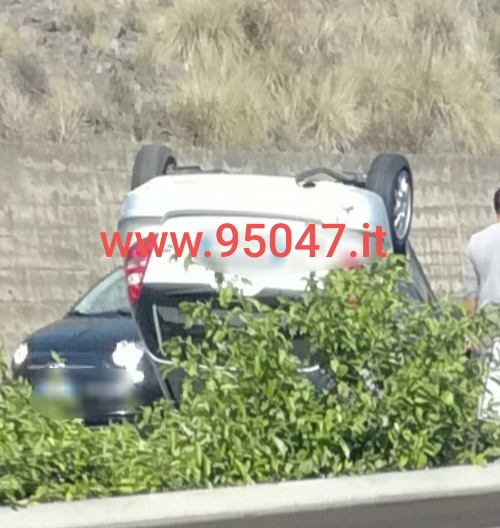 GRAVE INCIDENTE SULLA TANGENZIALE, AUTO SI RIBALTA