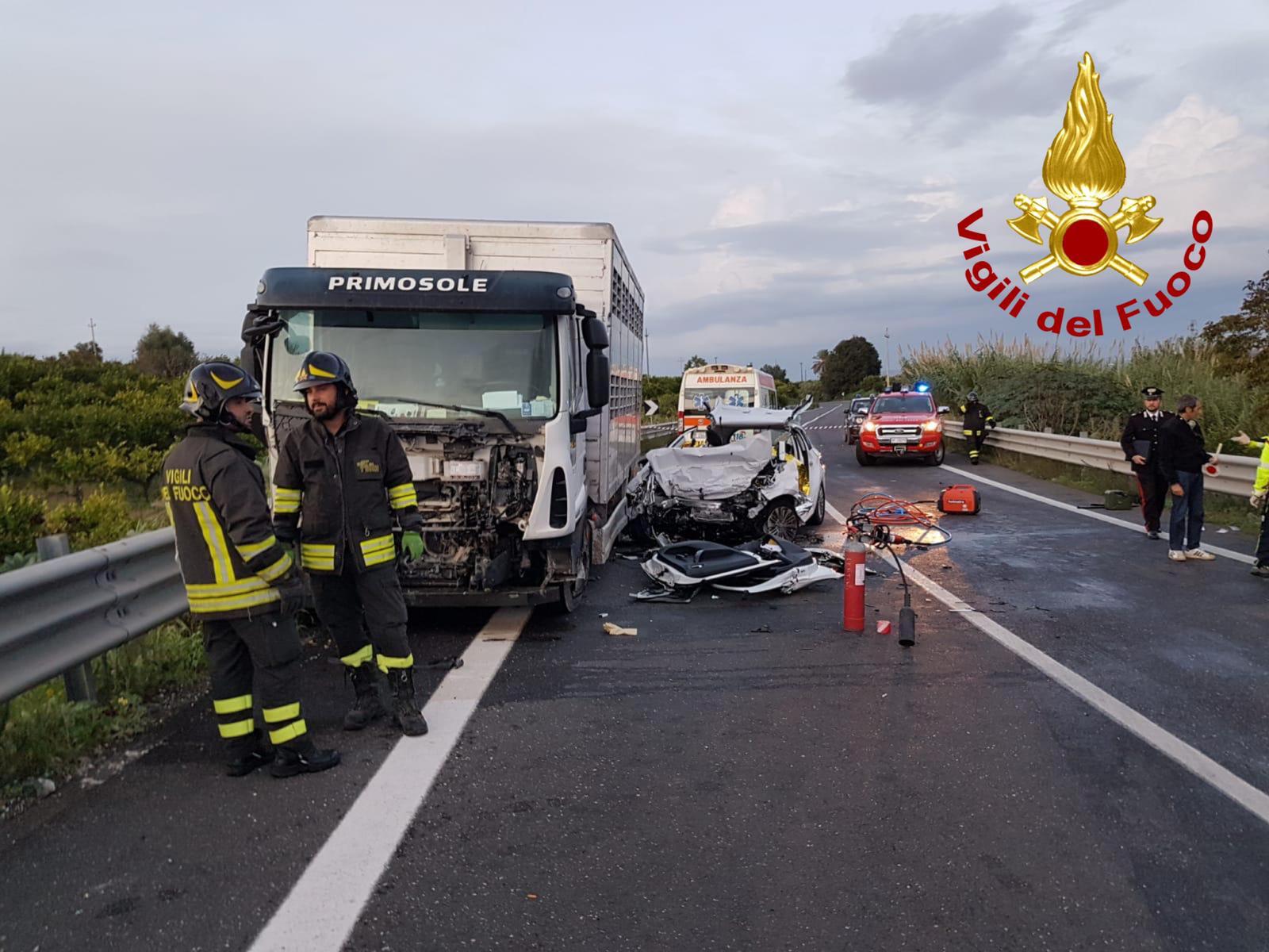 TRE MORTI SULLA SS194 A FRANCOFONTE: LE VITTIME SONO DI MESSINA