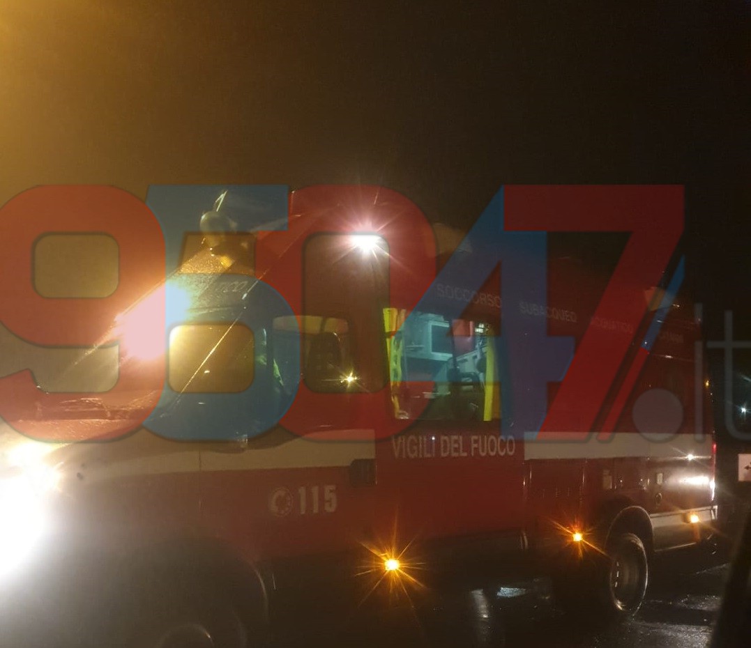 MISTERBIANCO: SALVATO SUL TETTO DELL’AUTO TRAVOLTA DALL’ACQUA