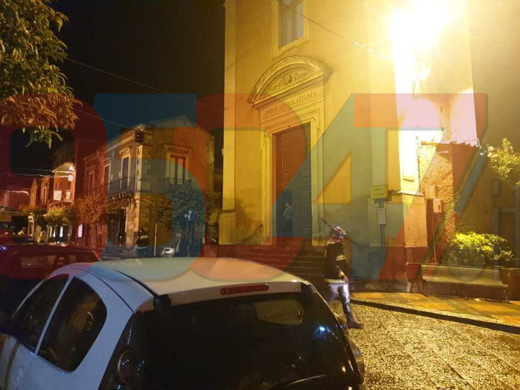 BOMBA D'ACQUA SU MISTERBIANCO, FULMINE COLPISCE CAMPANILE DI UNA CHIESA