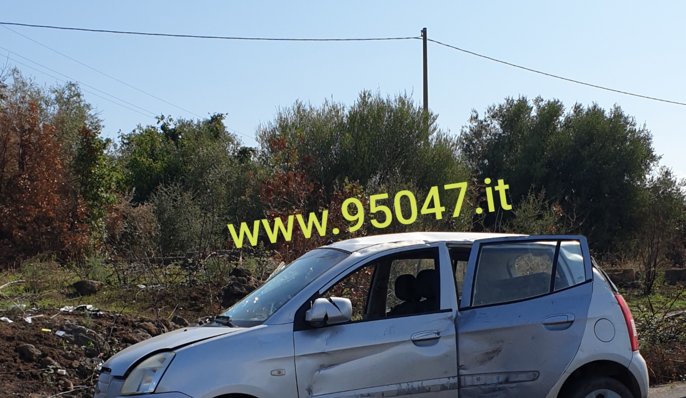 CAMPORTONDO ETNEO: AUTO SI RIBALTA, FERITO CONDUCENTE