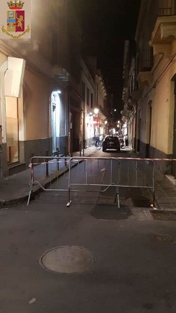 CATANIA, CHIUDE LA STRADA, PER FESTEGGIARE L’INAUGURAZIONE DEL SUO NEGOZIO: DENUNCIATO