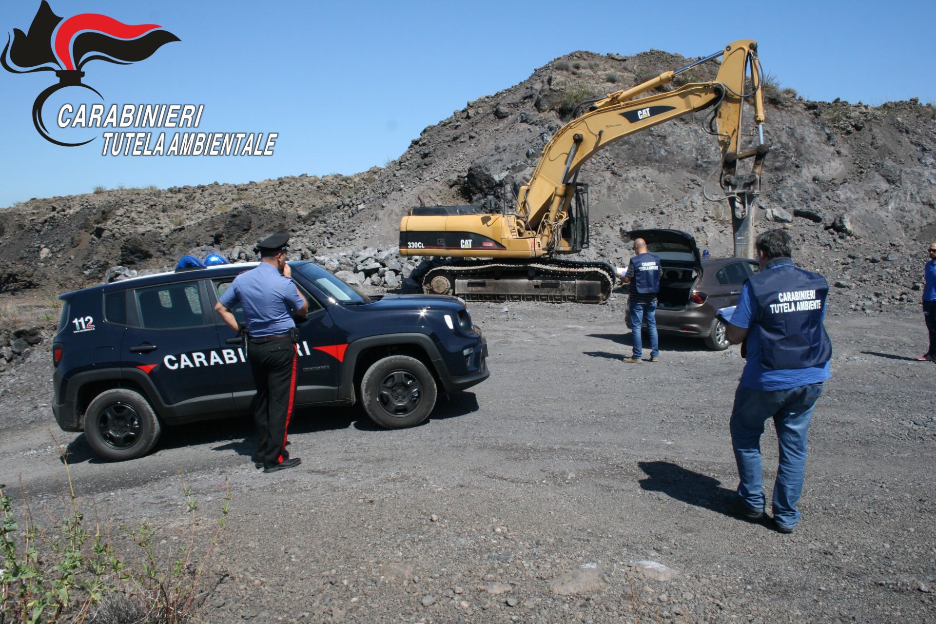 BRONTE: SEQUESTRATA UNA CAVA ABUSIVA DI MATERIALE BASALTICO LAVICO DI BEN  80.000 MQ.