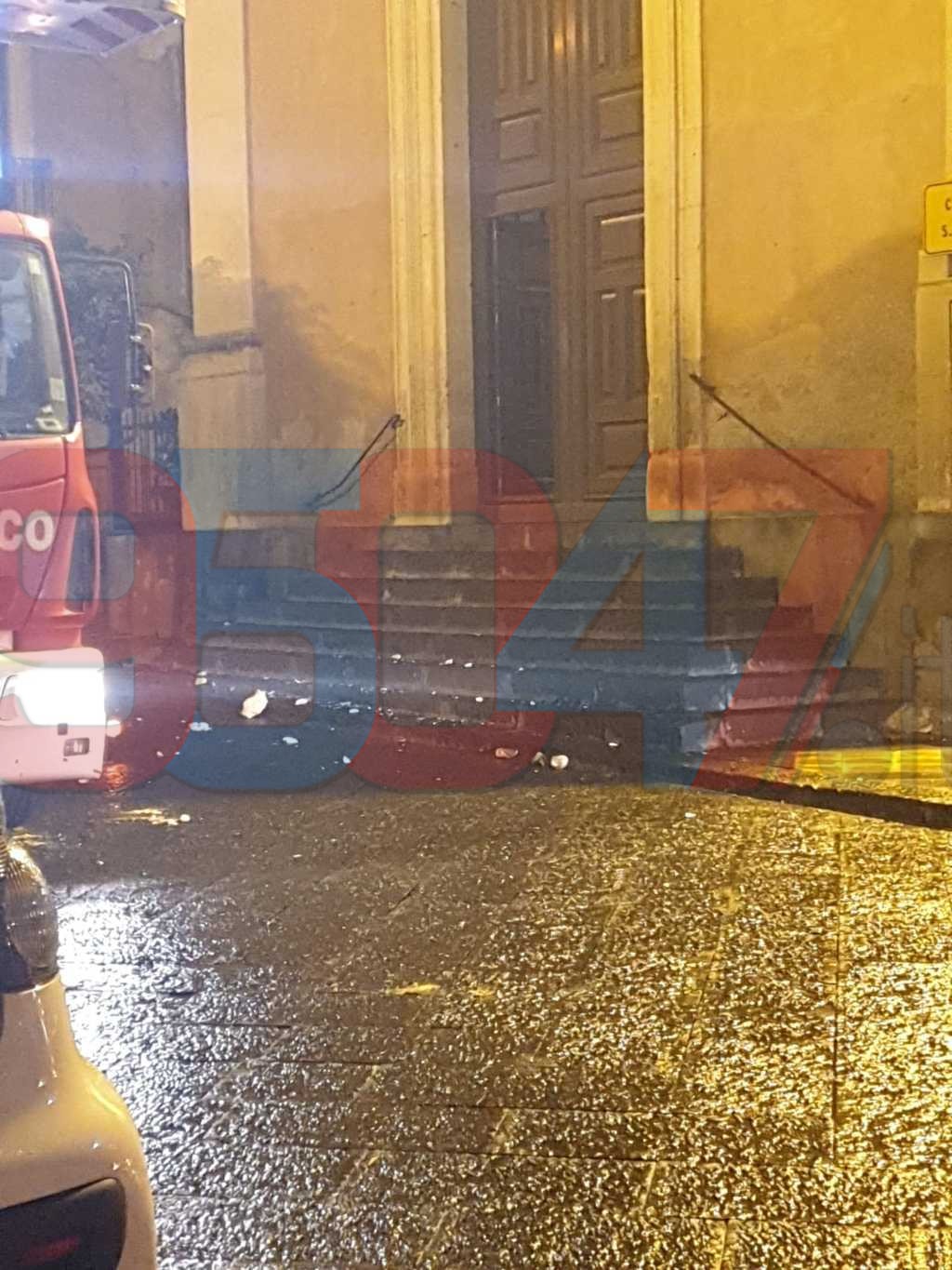 BOMBA D'ACQUA SU MISTERBIANCO, FULMINE COLPISCE CAMPANILE DI UNA CHIESA - LE FOTO
