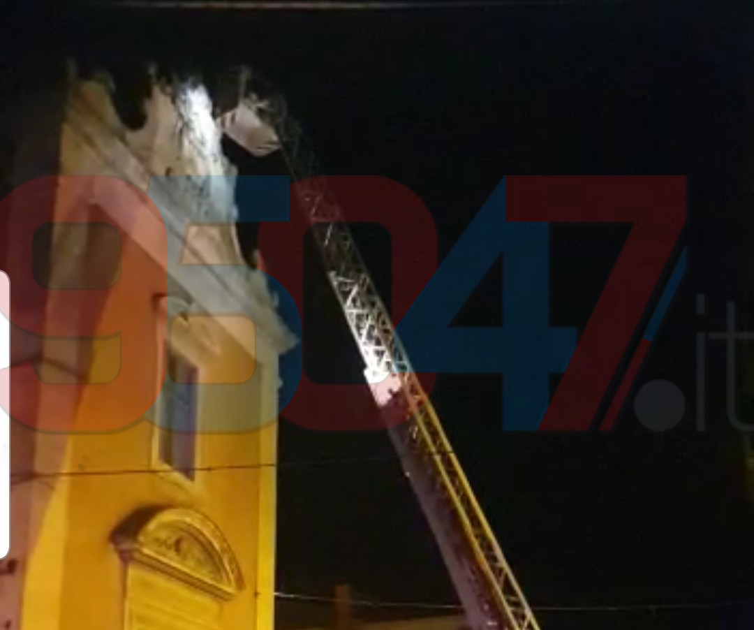 BOMBA D'ACQUA SU MISTERBIANCO, FULMINE COLPISCE CAMPANILE DI UNA CHIESA