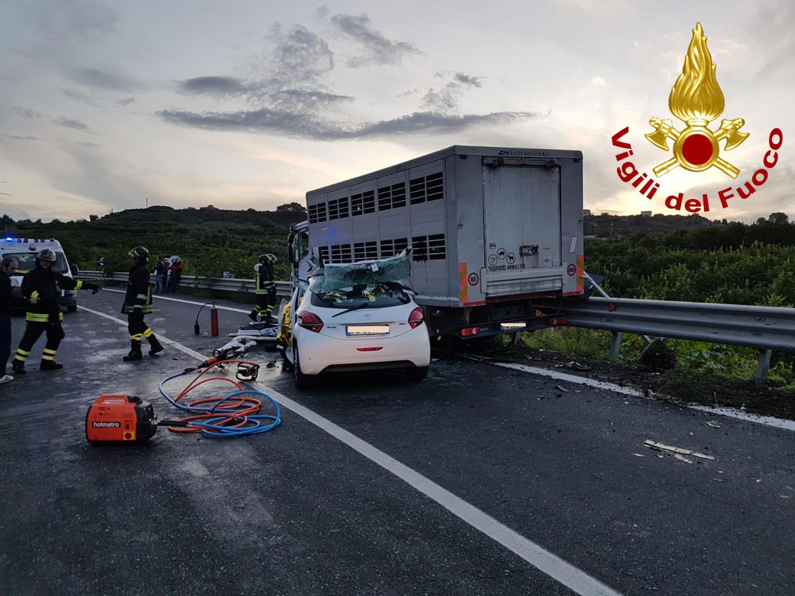 TRE MORTI SULLA SS194 A FRANCOFONTE: LE VITTIME SONO DI MESSINA