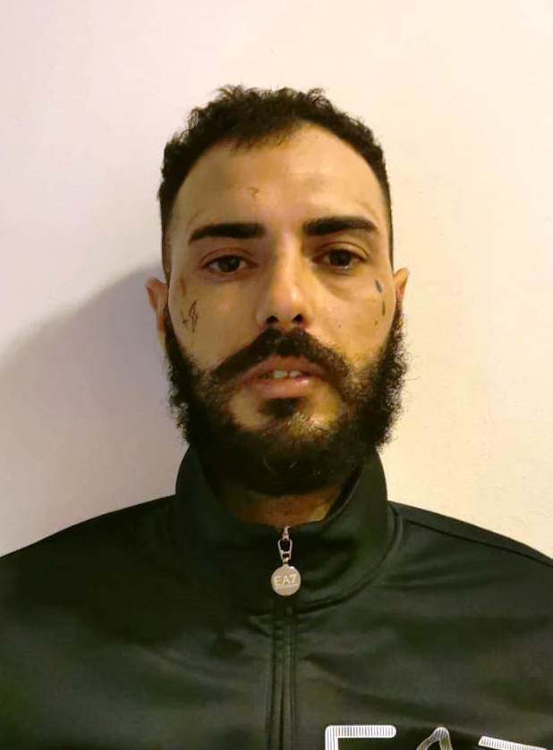 CATANIA: CARABINIERI SI FINGONO CLIENTI ED ARRESTANO I PUSHER