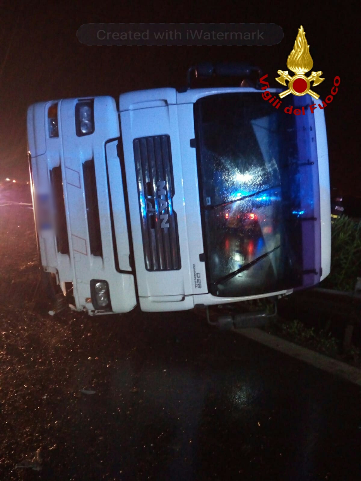 CAMION RIBALTATO IN TANGENZIALE: RIPRISTINATA LA CIRCOLAZIONE