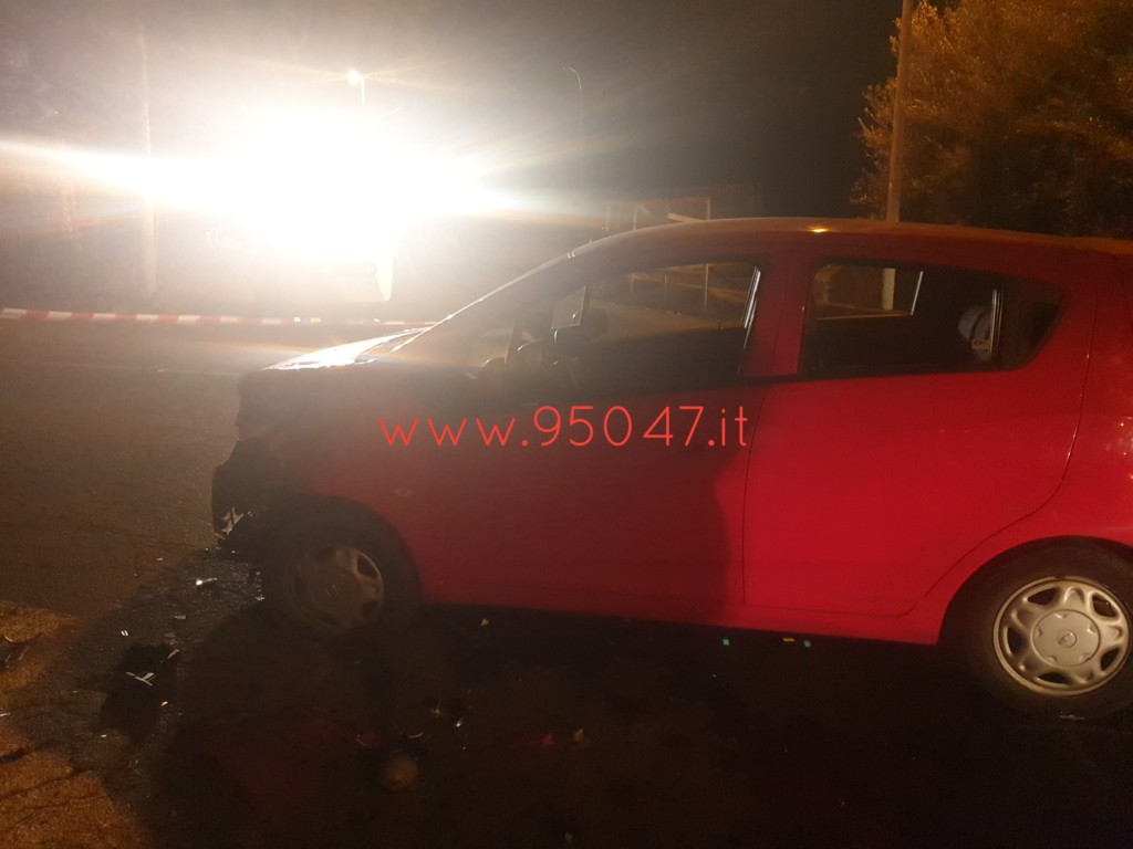 SANTA MARIA DI LICODIA: VIOLENTO SCONTRO AUTO MOTO, FERITA UNA RAGAZZA