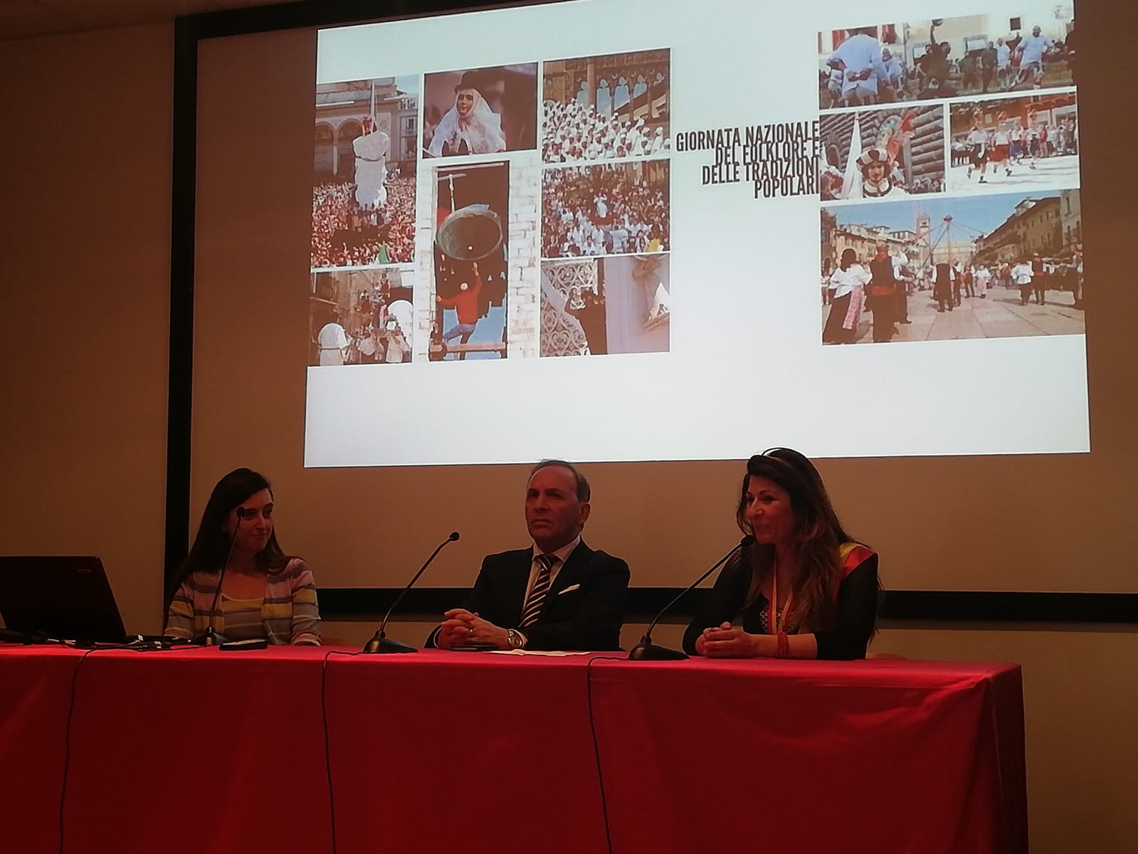 ROMA: INAUGURATA MOSTRA “AVVICINÀTI AMICI, C’E’ BUSACCA"