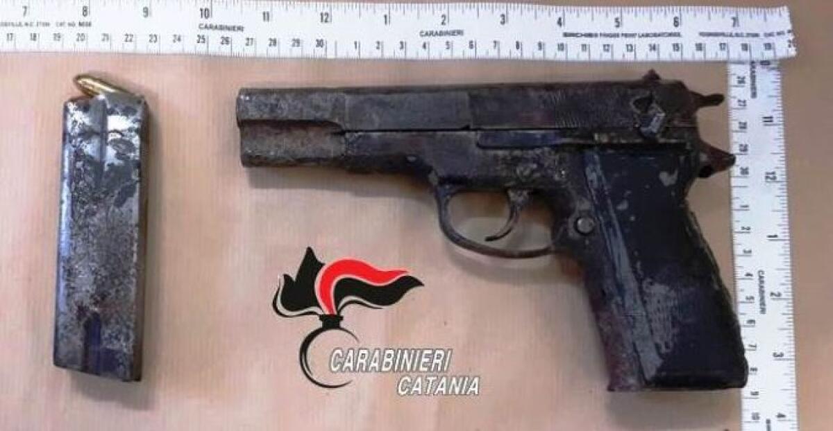 CATANIA: RINVENUTA PISTOLA IN UN TERRAZZO - 