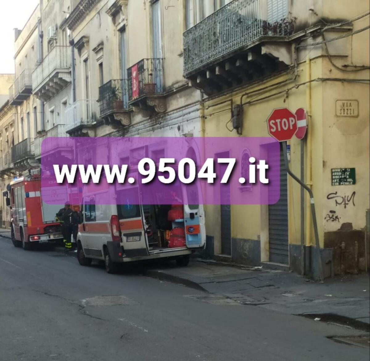 PATERNÒ: NON RISPONDE, TROVATO IN CASA MORTO - 