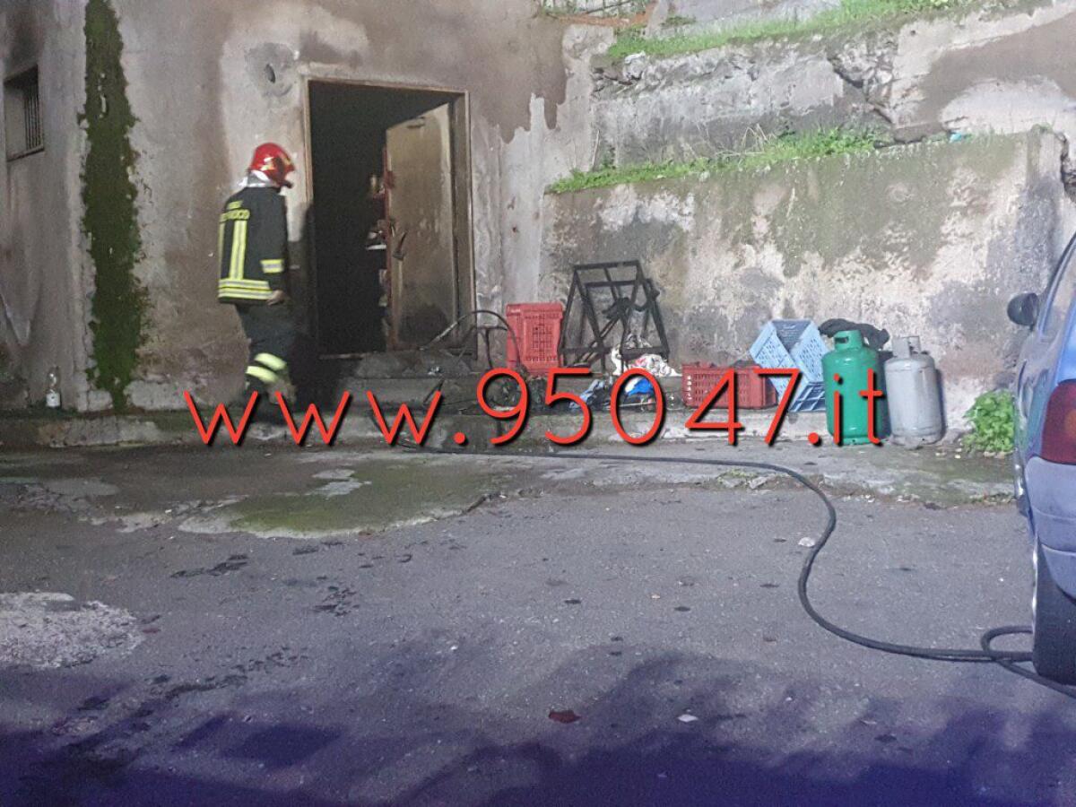 PATERNÒ: INCENDIO IN UN DEPOSITO, PROBABILE DOLO - 