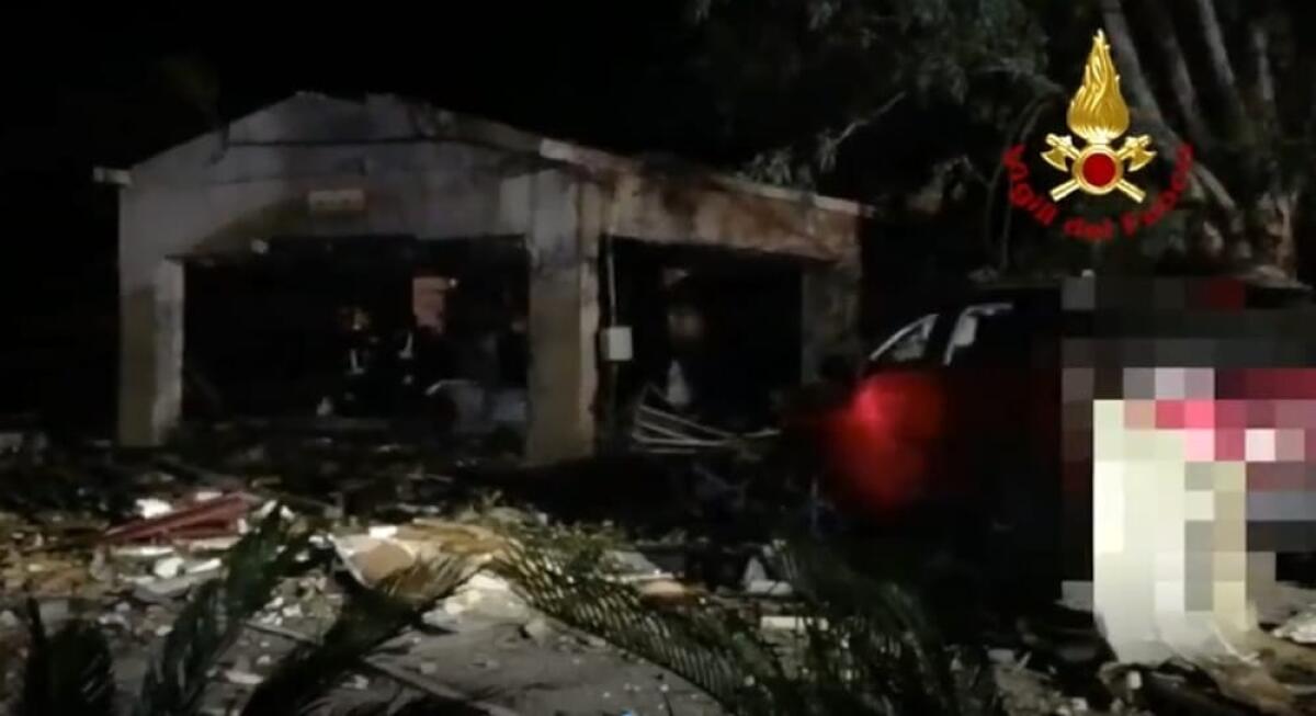 BARCELLONA POZZO DI GOTTO: ESPLODE UNA FABBRICA DI FUOCHI D'ARTIFICIO, 4 MORTI E 3 FERITI - 