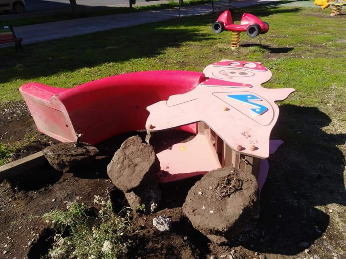 PATERNO':I VANDALI DANNEGGIANO IL PARCO GIOCHI PER DISABILI - 