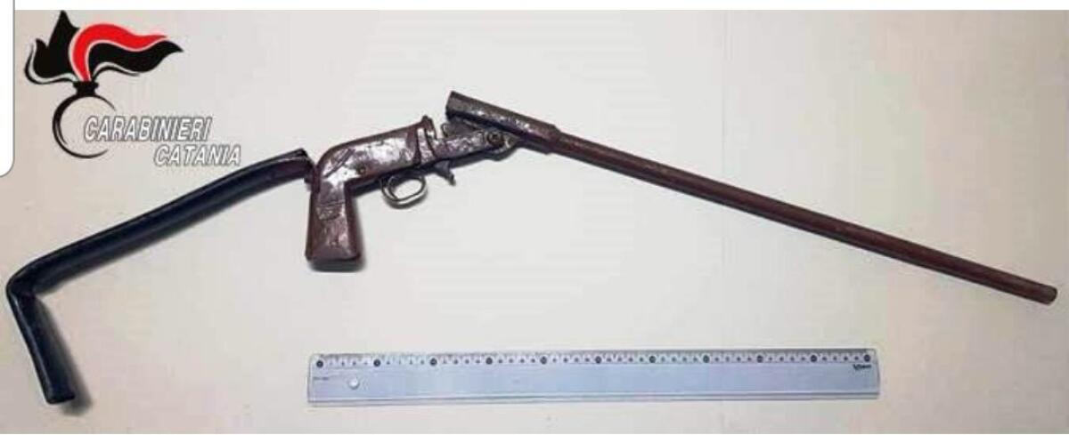 RANDAZZO, 72ENNE MANEGGIA PISTOLA ARTIGIANALE E RIMANE GRAVEMENTE FERITO AL VOLTO - 