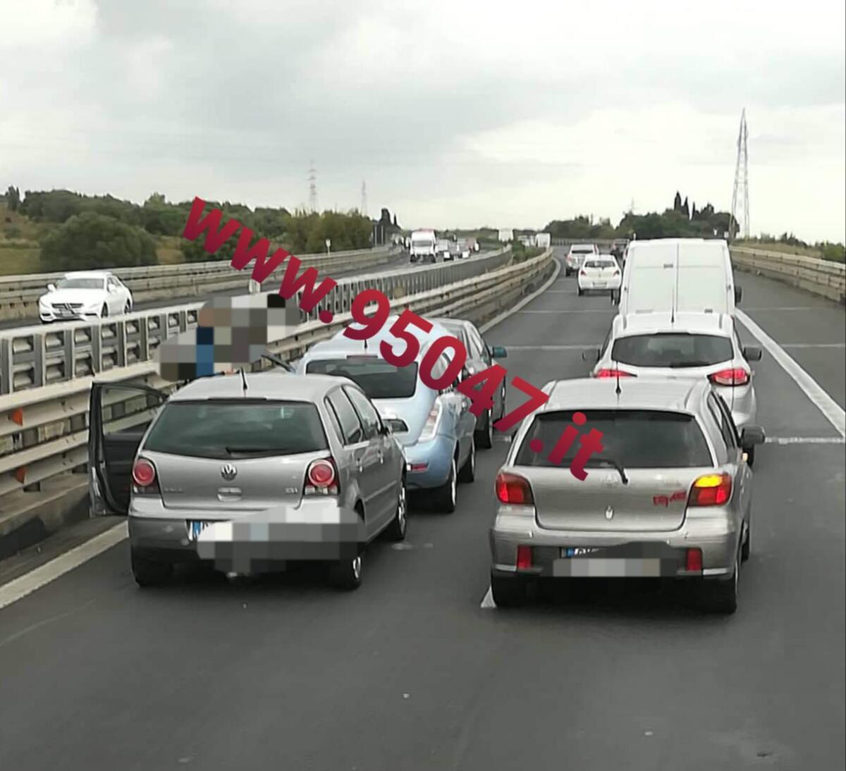 TANGENZIALE DI CATANIA: TAMPONAMENTO TRA I VEICOLO LUNGHE CODE - 