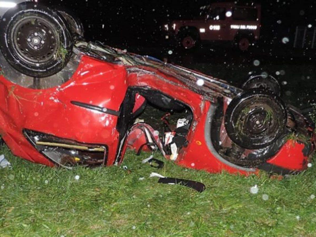 IN FRIULI A 16 ANNI PRENDE L'AUTO DELLA MADRE, SI SCHIANTA E MUORE - 