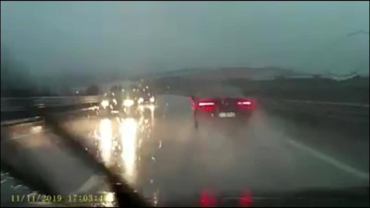 DUE AUTO CONTROMANO SULLA STATALE 640 SOTTO IL DILUVIO, EVITATA UNA STRAGE - 