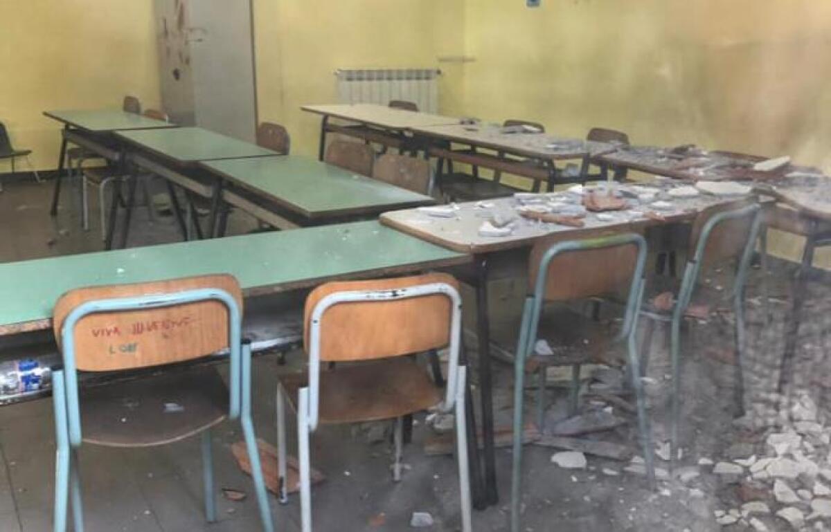 TREMESTIERI ETNEO: CROLLA IL SOFFITTO IN UNA SCUOLA PRIMARIA - 