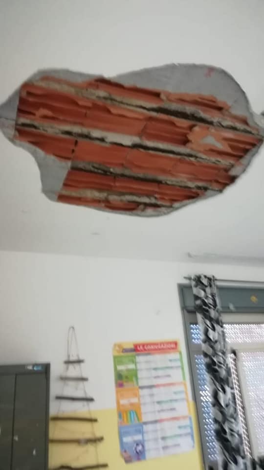 TREMESTIERI ETNEO: CROLLA IL SOFFITTO IN UNA SCUOLA PRIMARIA