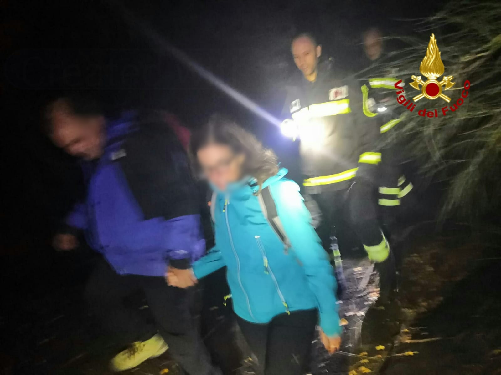 TURISTI SI PERDONO SULL'ETNA: SALVATI DAI VIGILI DEL FUOCO