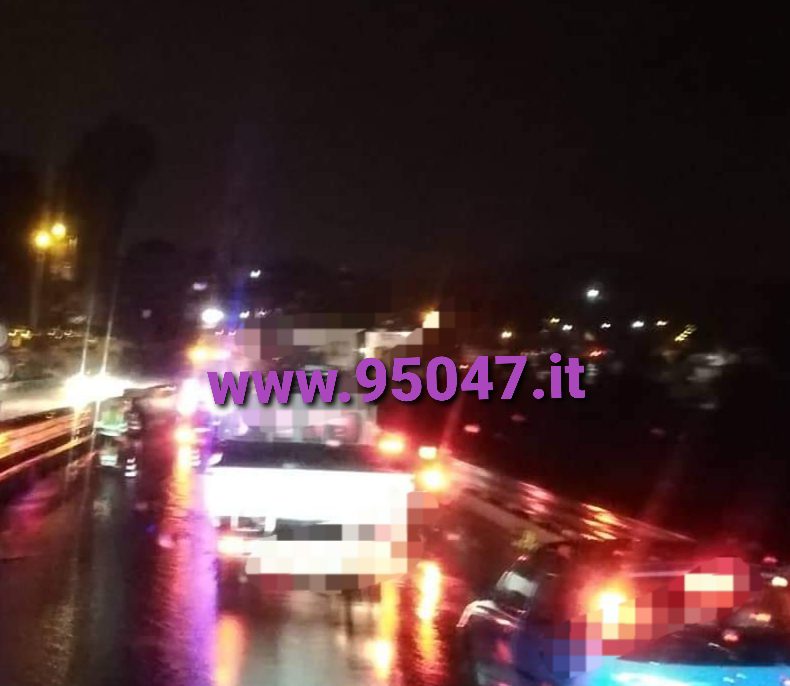 INCIDENTE SULLA SS121, CAMION SBANDA E SBATTE CONTRO IL GUARD-RAIL