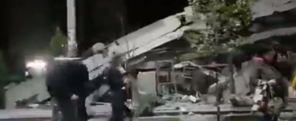 VIOLENTO TERREMOTO IN ALBANIA,  CROLLANO DIVERSI PALAZZI, CENTINAIA DI FERITI E PERSONE SOTTO LE MACERIE