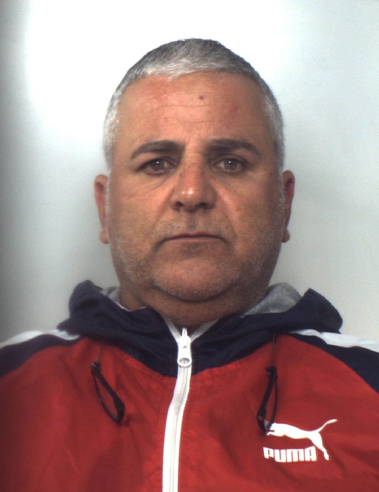 ACI CASTELLO: SEGANO LE SBARRE DELLA FINESTRA PER ENTRARE IN CASA, LADRI IN MANETTE