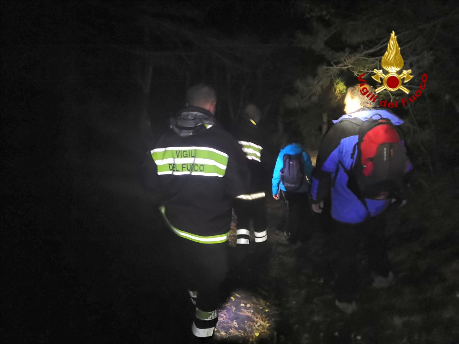 TURISTI SI PERDONO SULL'ETNA: SALVATI DAI VIGILI DEL FUOCO