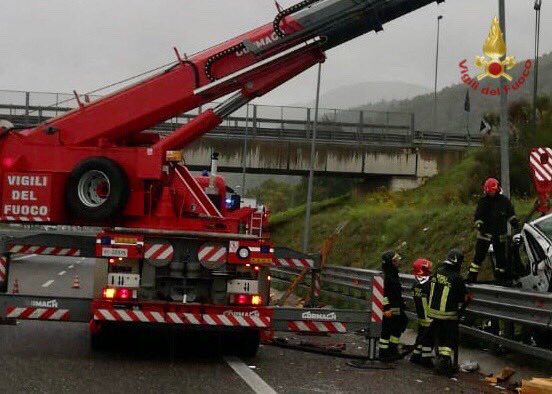 SALERNO: TRAGICO INCIDENTE MUORE 78ENNE DI PATERNÒ, TRA I FERITI UNA NEONATA