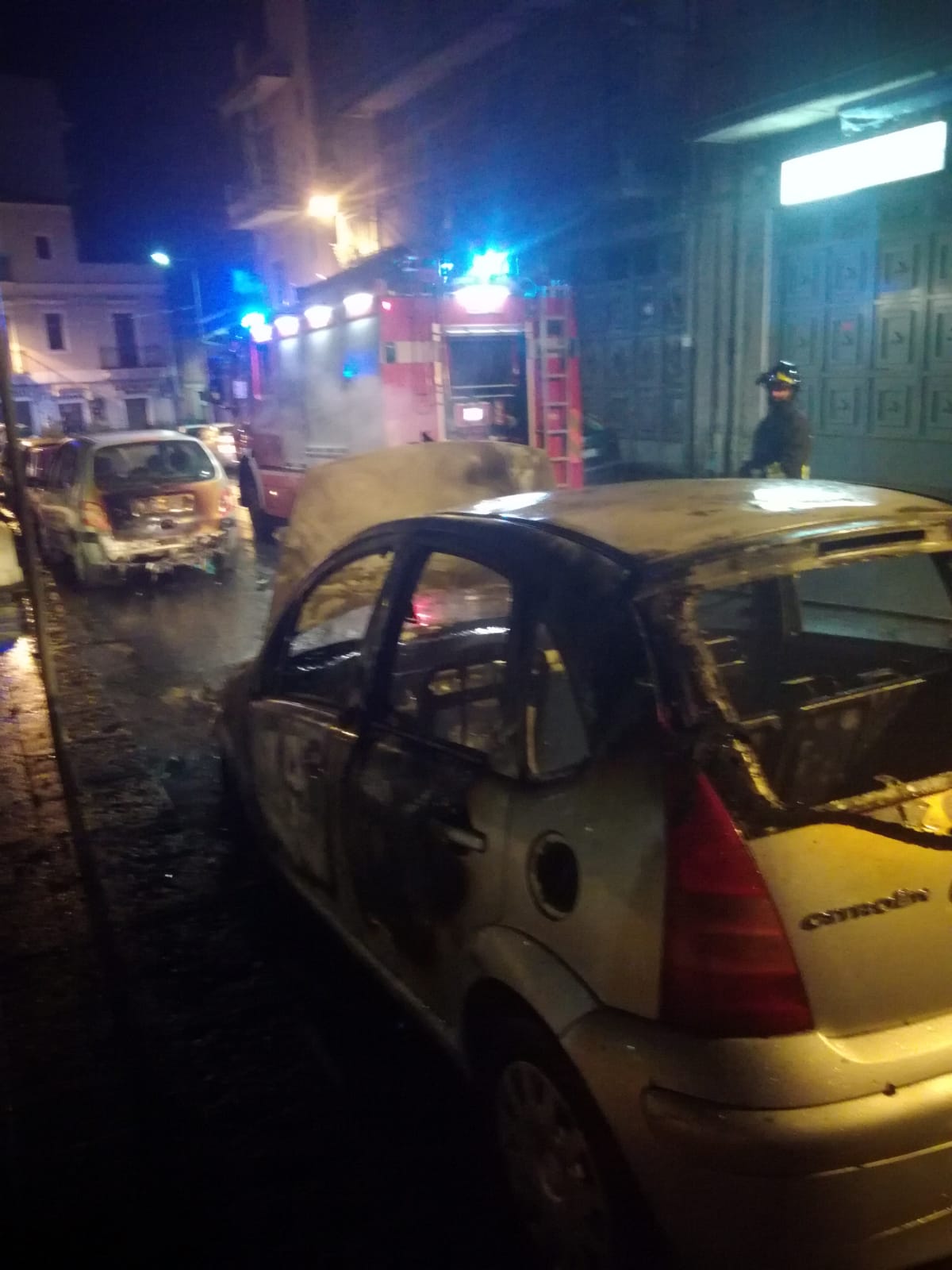 PATERNÒ: ENNESIMO INCENDIO AUTO NELLA NOTTE