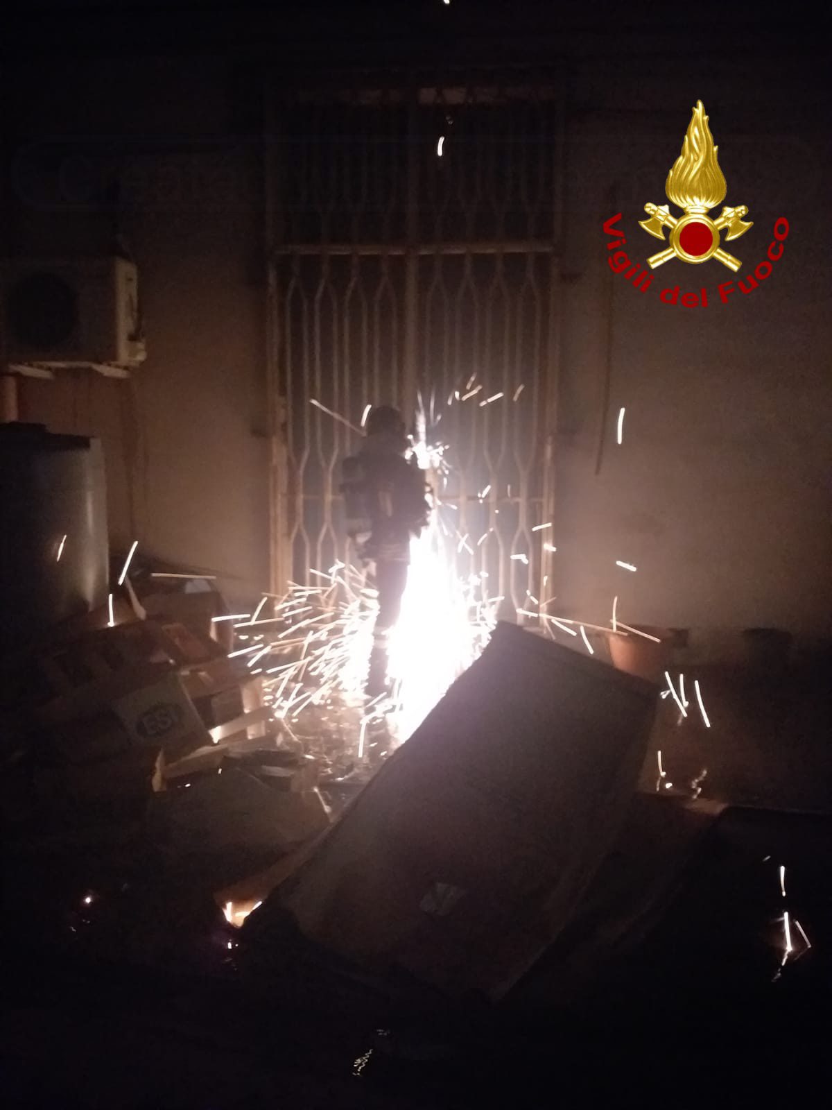 CATANIA, A FUOCO NEGOZIO CINESE SUL VIALE VITTORIO VENETO