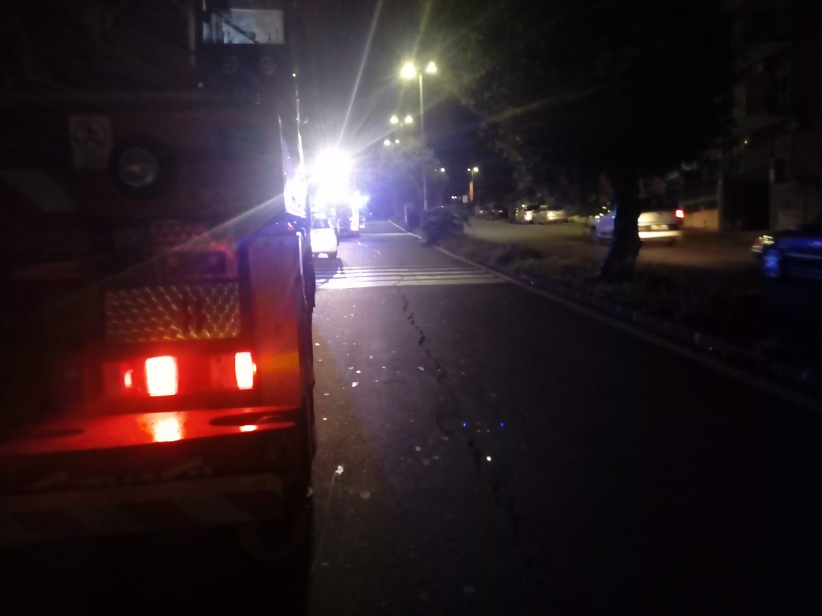 SANT'AGATA LI BATTIATI: AUTO SFONDA GUARDRAIL E FINISCE IN UN TERRENO