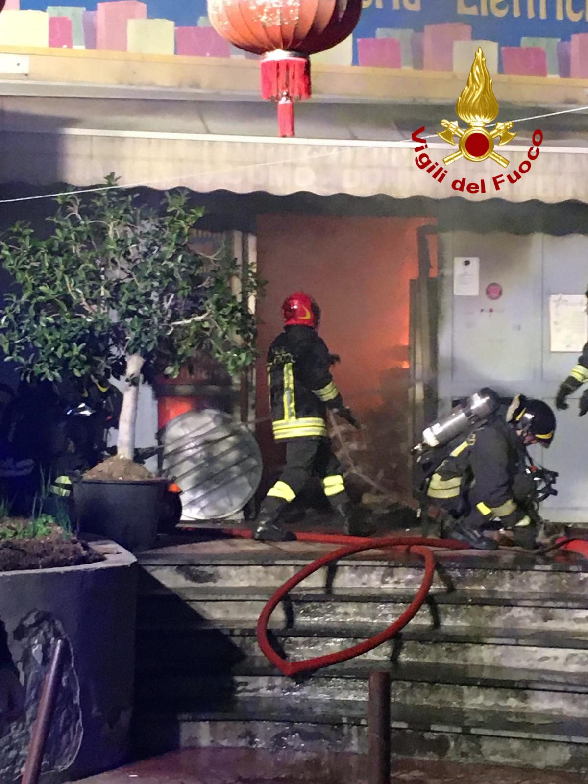 CATANIA, A FUOCO NEGOZIO CINESE SUL VIALE VITTORIO VENETO